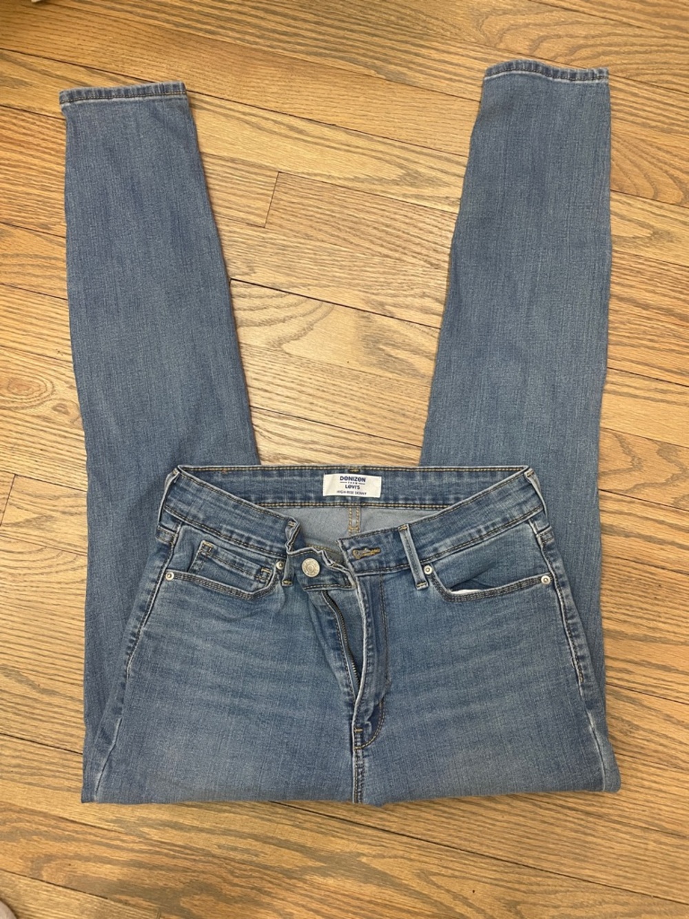 Denizen from Levi’s Women's Light Blue Skinny Jeans 27 / 4